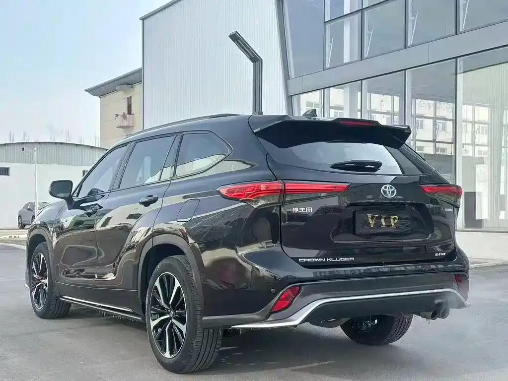 Toyota Crown Kluger 2023 из CN, фото 5
