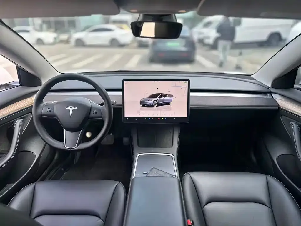 Tesla Model 3 — фото 2
