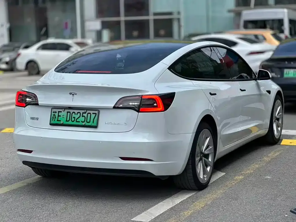 Tesla Model 3 — фото 3