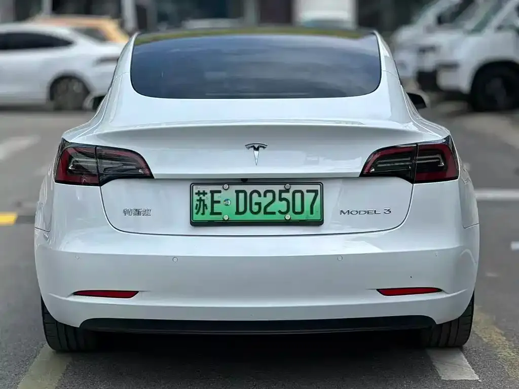 Tesla Model 3 — фото 4