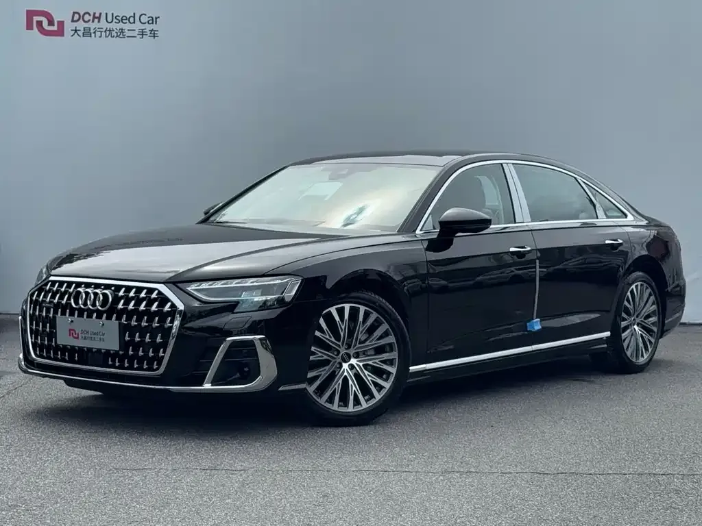 Audi A8 — фото 1