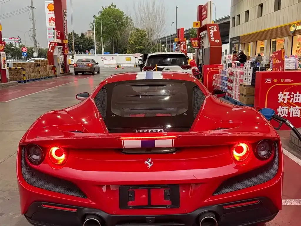 Ferrari F8 — фото 9
