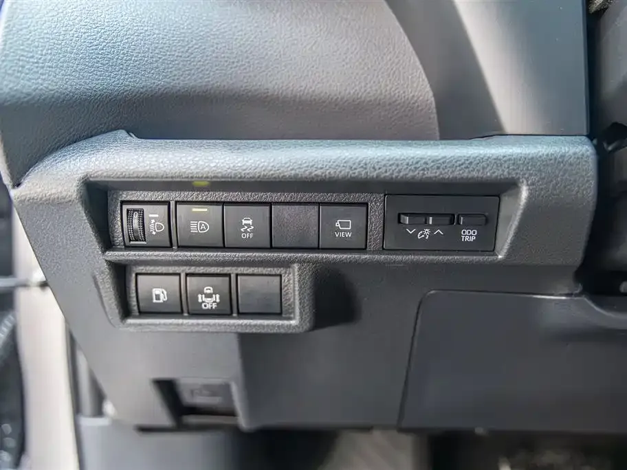 Toyota Sienna — фото 10