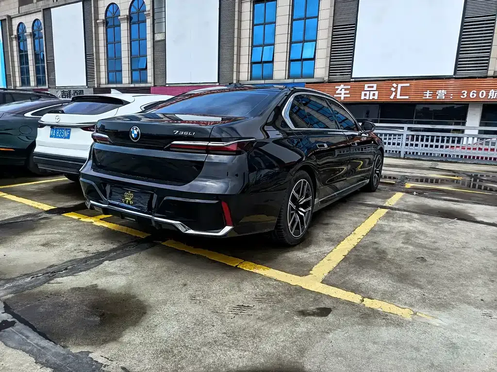 BMW 7 Series — фото 10