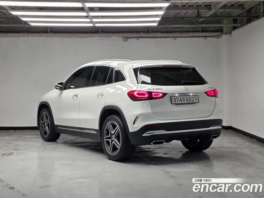 Mercedes-Benz GLA-Class — фото 6