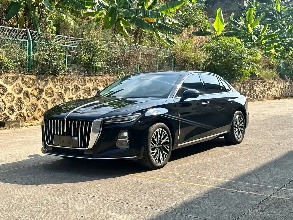 Hongqi H5 — фото 1