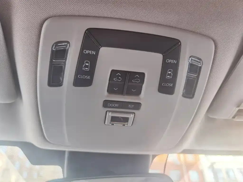 Toyota Granvia 2024 из CN, фото 6