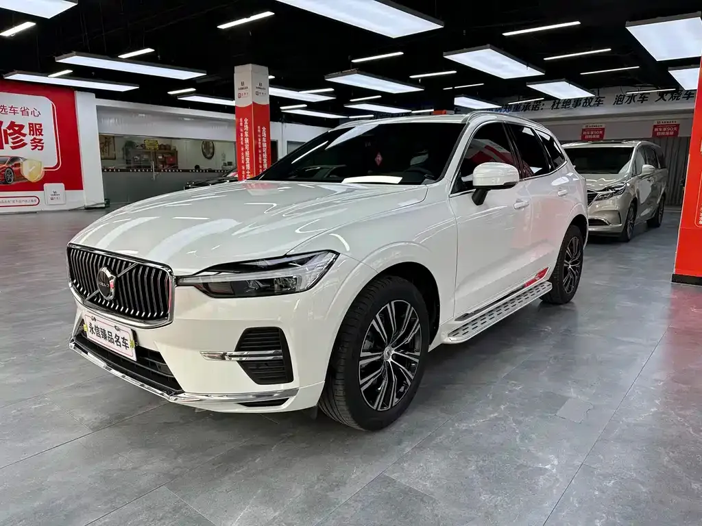 Volvo XC60 — фото 1