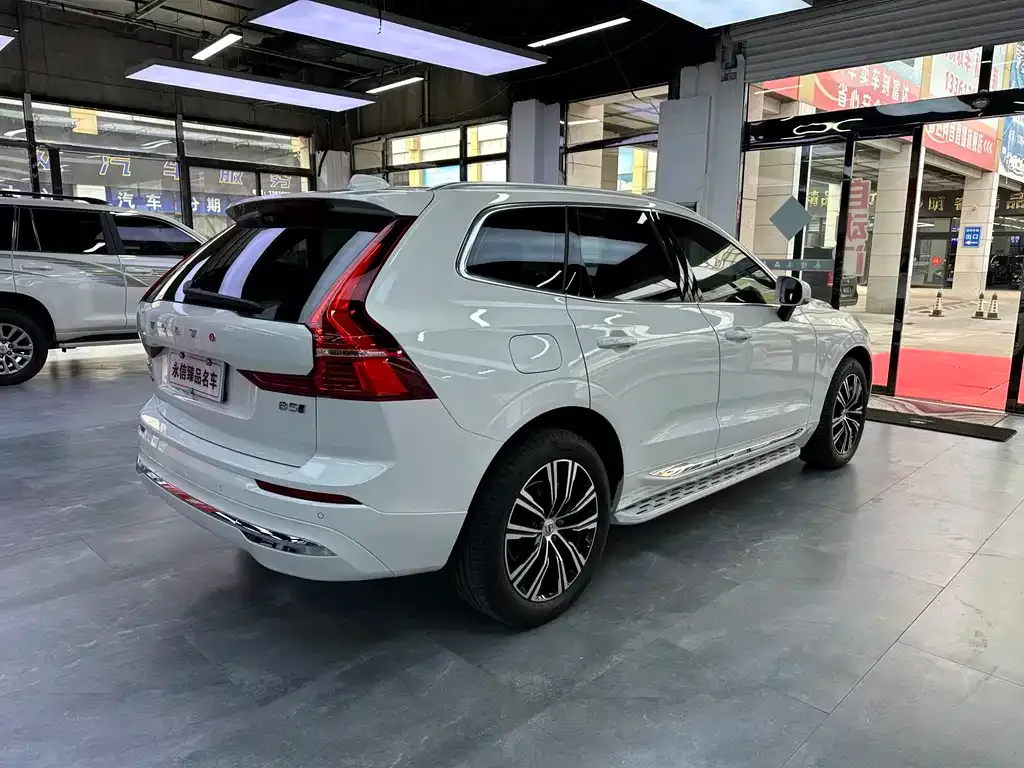 Volvo XC60 — фото 10