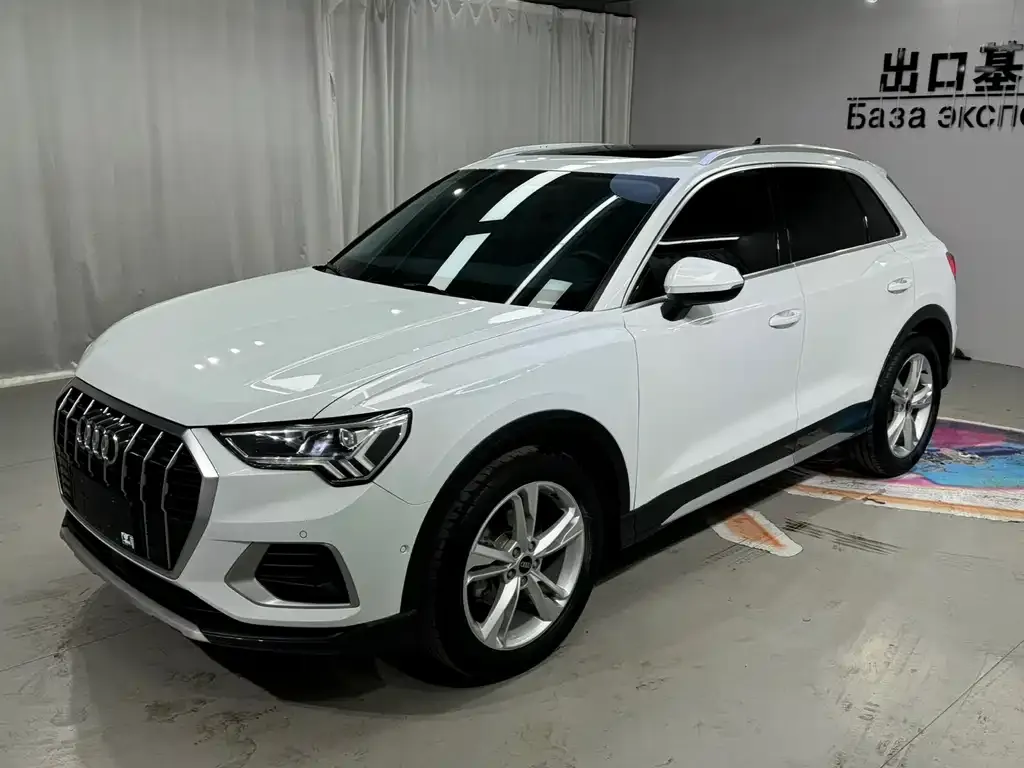 Audi Q3 — фото 1