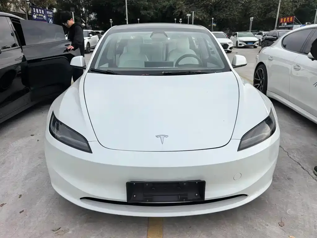 Tesla Model 3 — фото 4