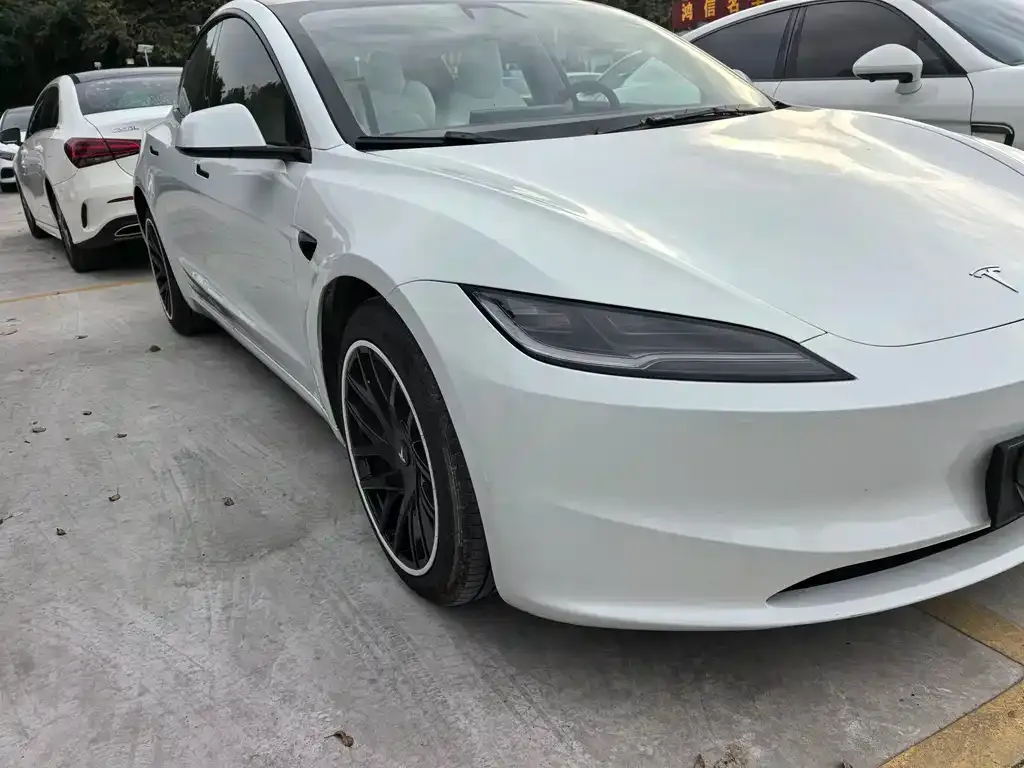 Tesla Model 3 — фото 5