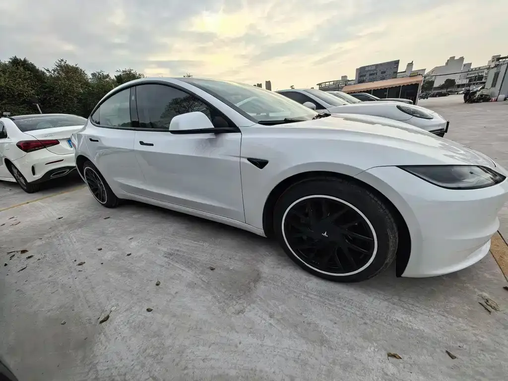 Tesla Model 3 — фото 10