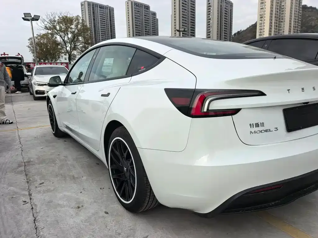 Tesla Model 3 — фото 6