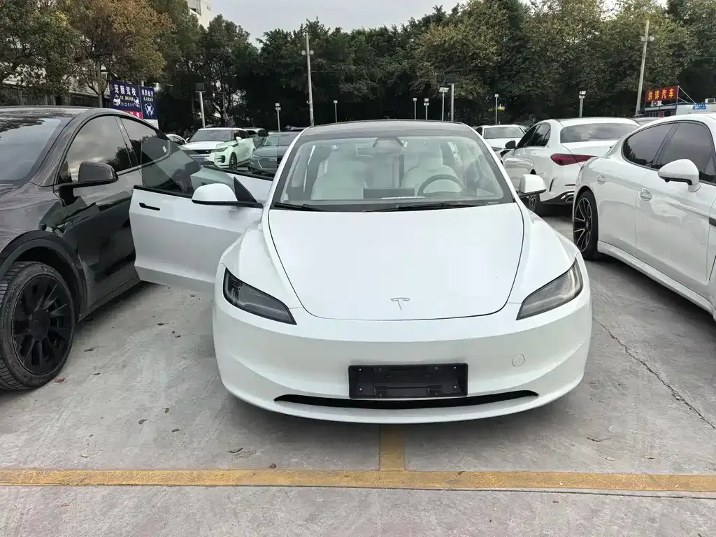 Tesla Model 3 — фото 9