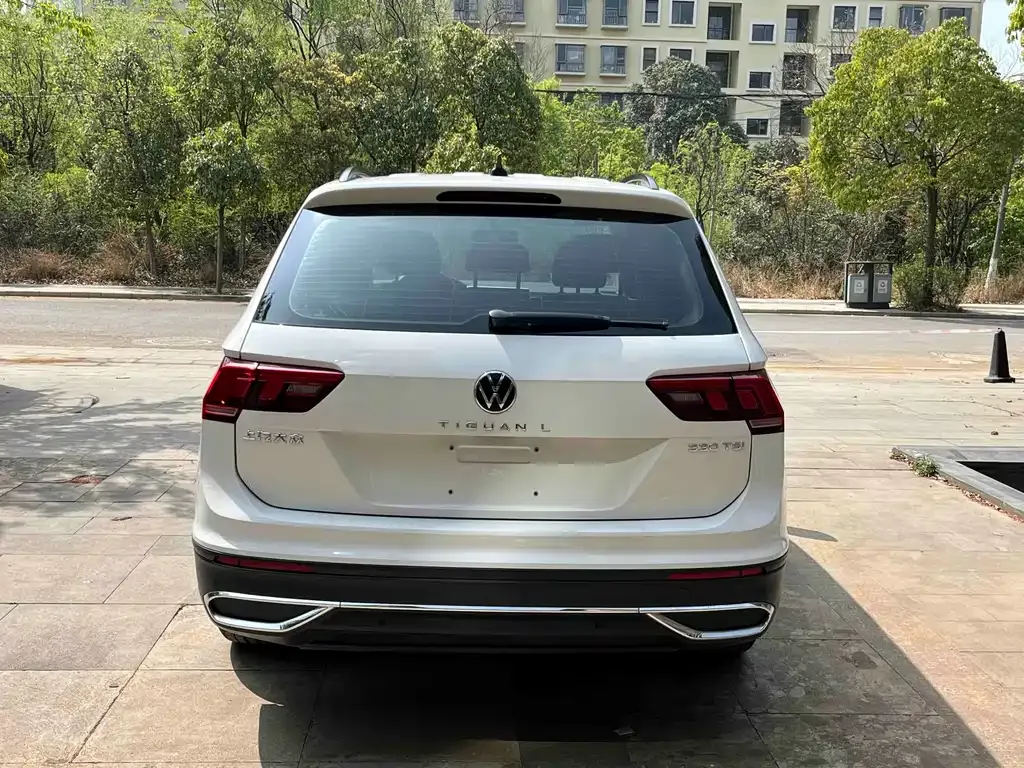Volkswagen Tiguan L — фото 10