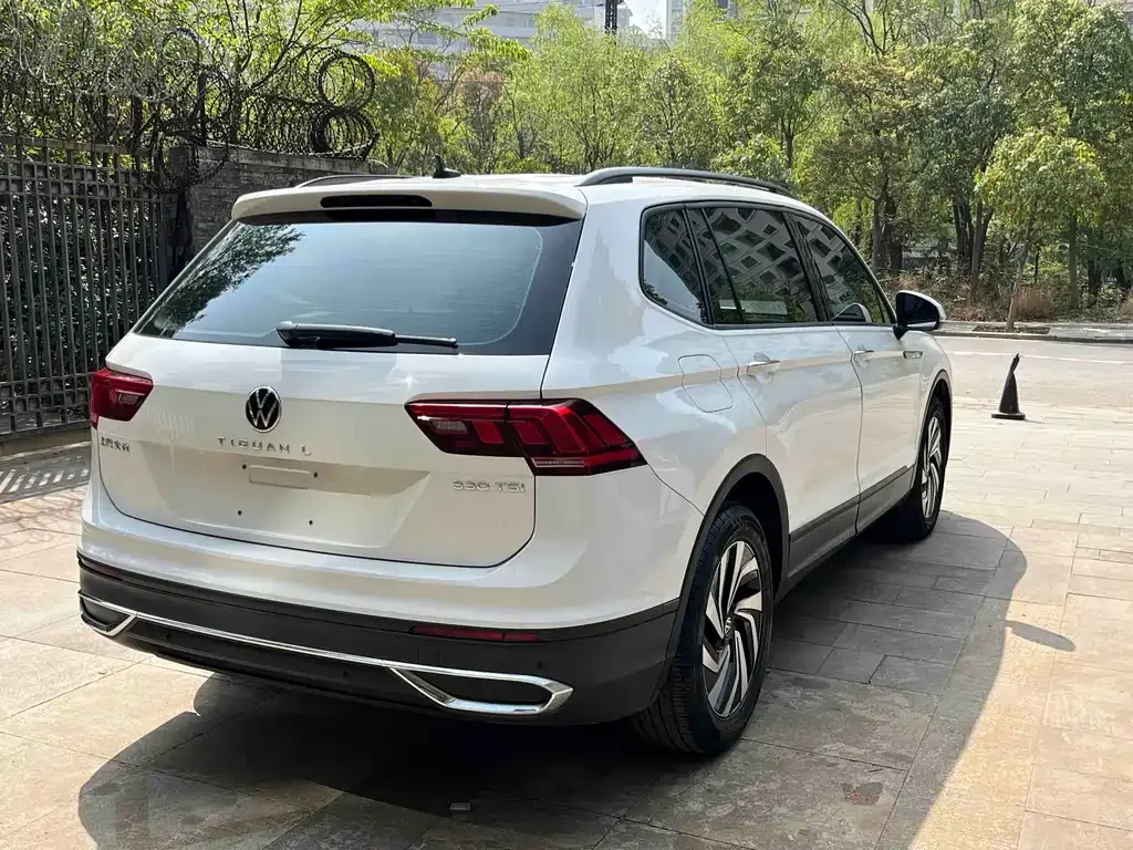 Volkswagen Tiguan L — фото 7