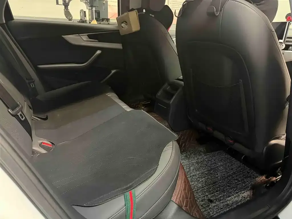 Audi A4L 2021 из CN, фото 3