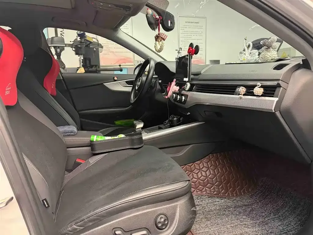 Audi A4L 2021 из CN, фото 6