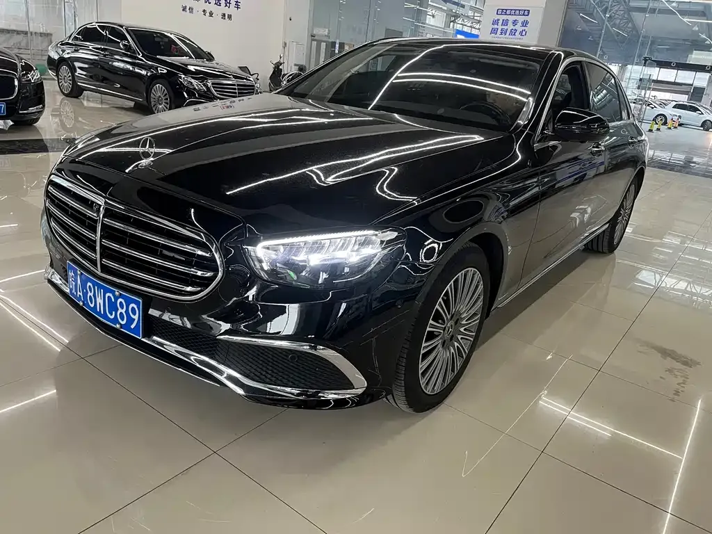 Mercedes-Benz E-Class — фото 1