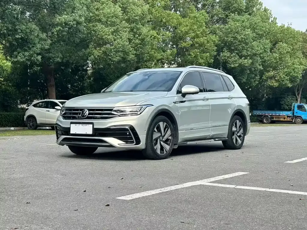 Volkswagen Tiguan L — фото 7