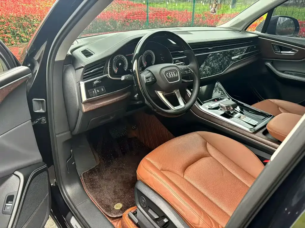 Audi Q7 2021 из CN, фото 7