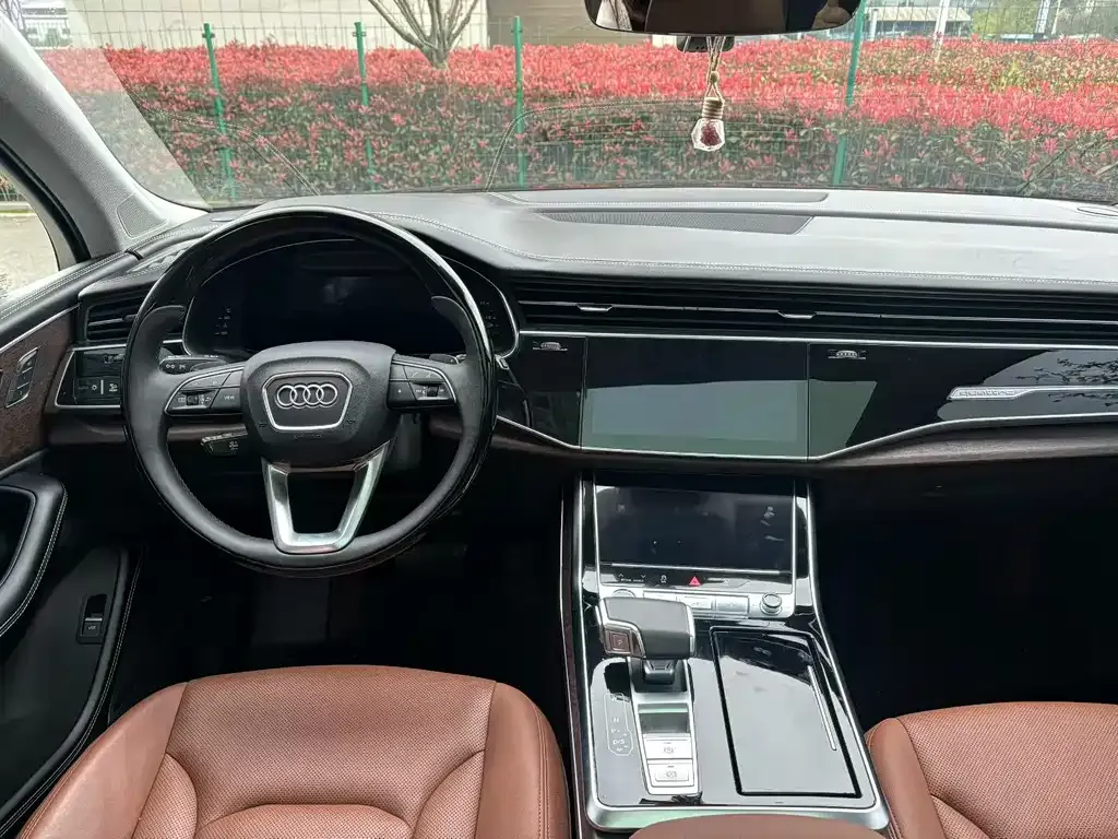 Audi Q7 2021 из CN, фото 6