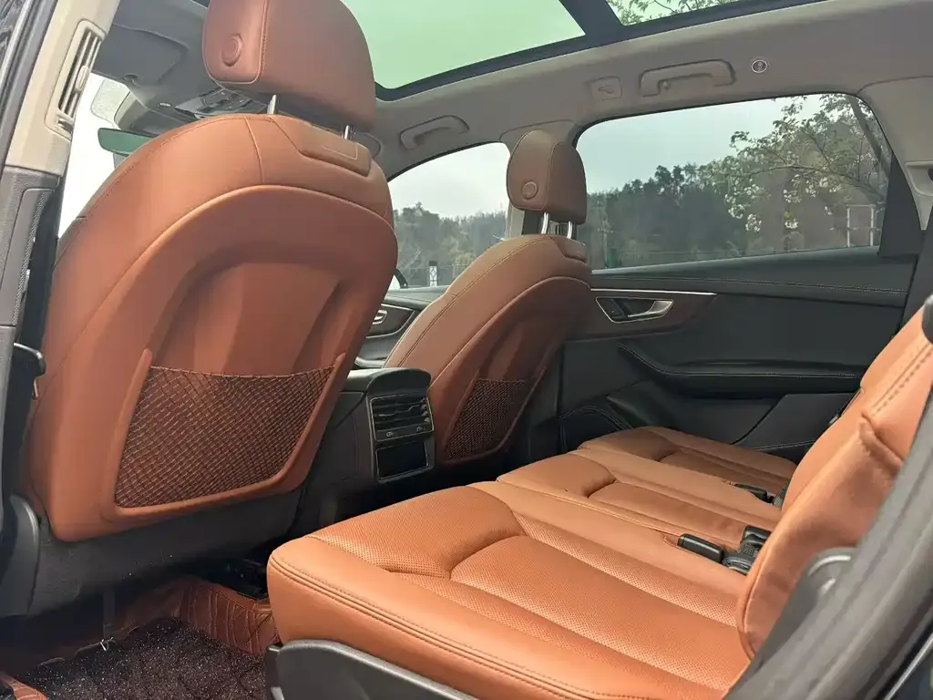 Audi Q7 2021 из CN, фото 5