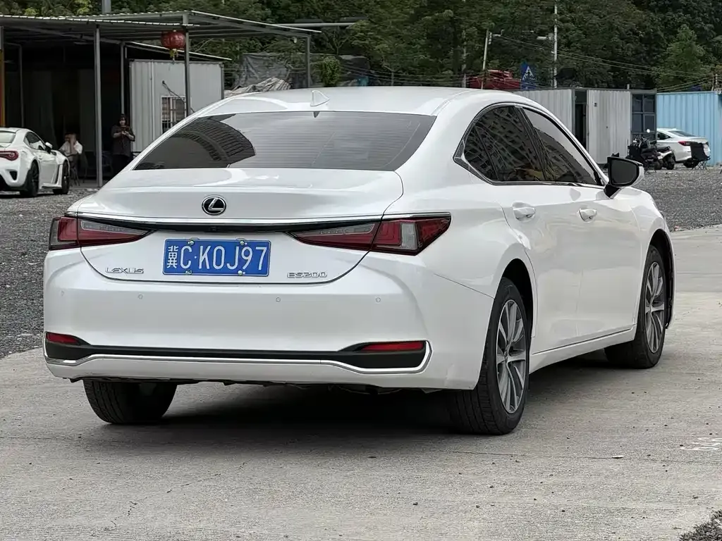 Lexus ES — фото 5
