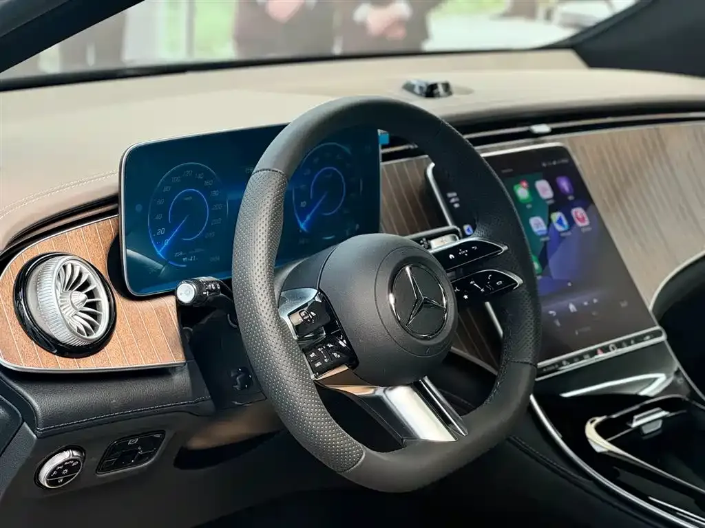 Mercedes-Benz EQE SUV — фото 10