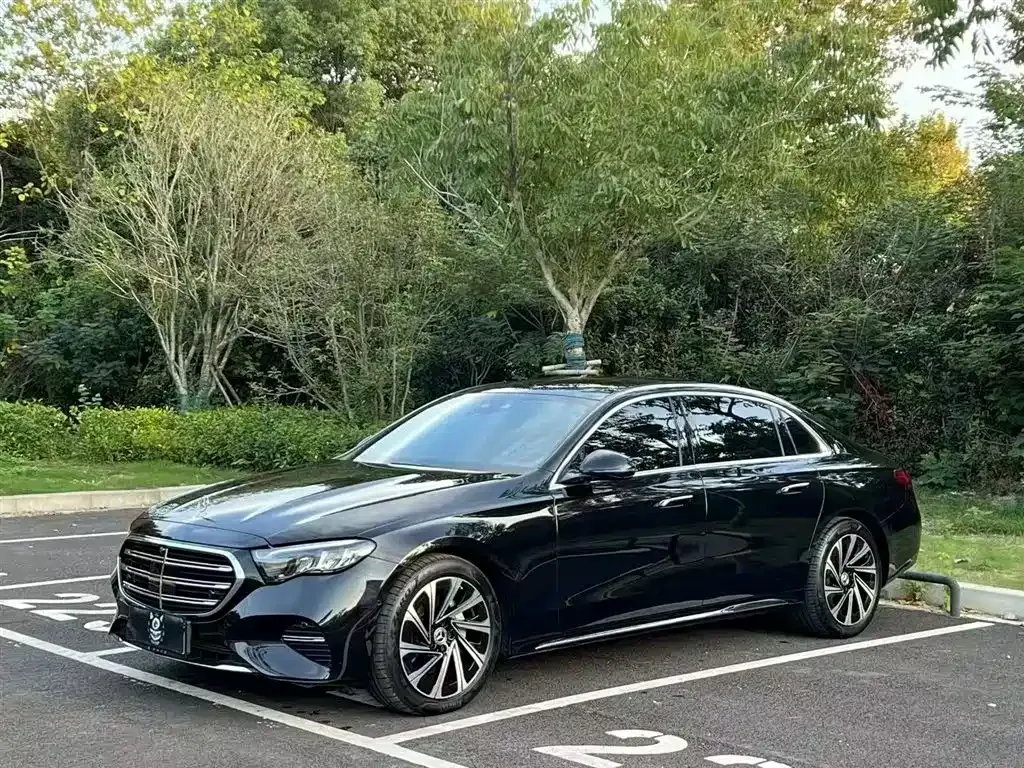 Mercedes-Benz E-Class — фото 1