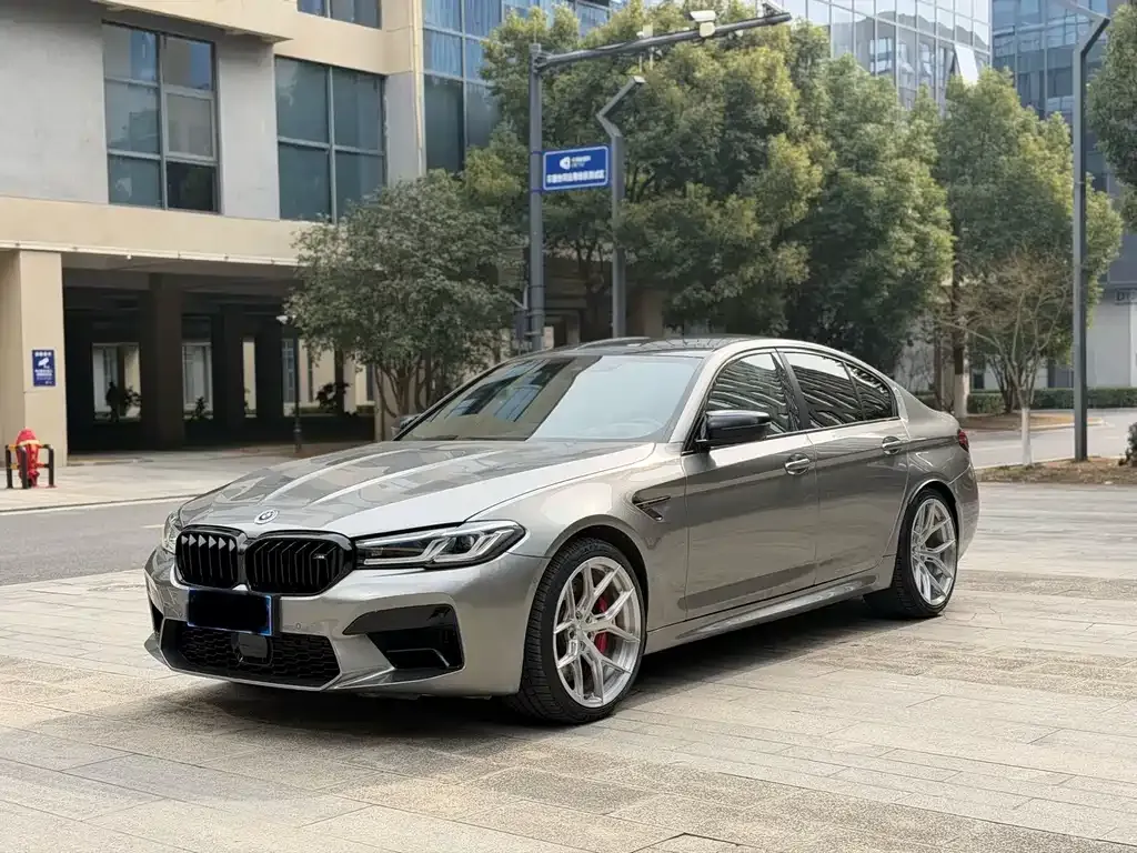 BMW M5 — фото 1