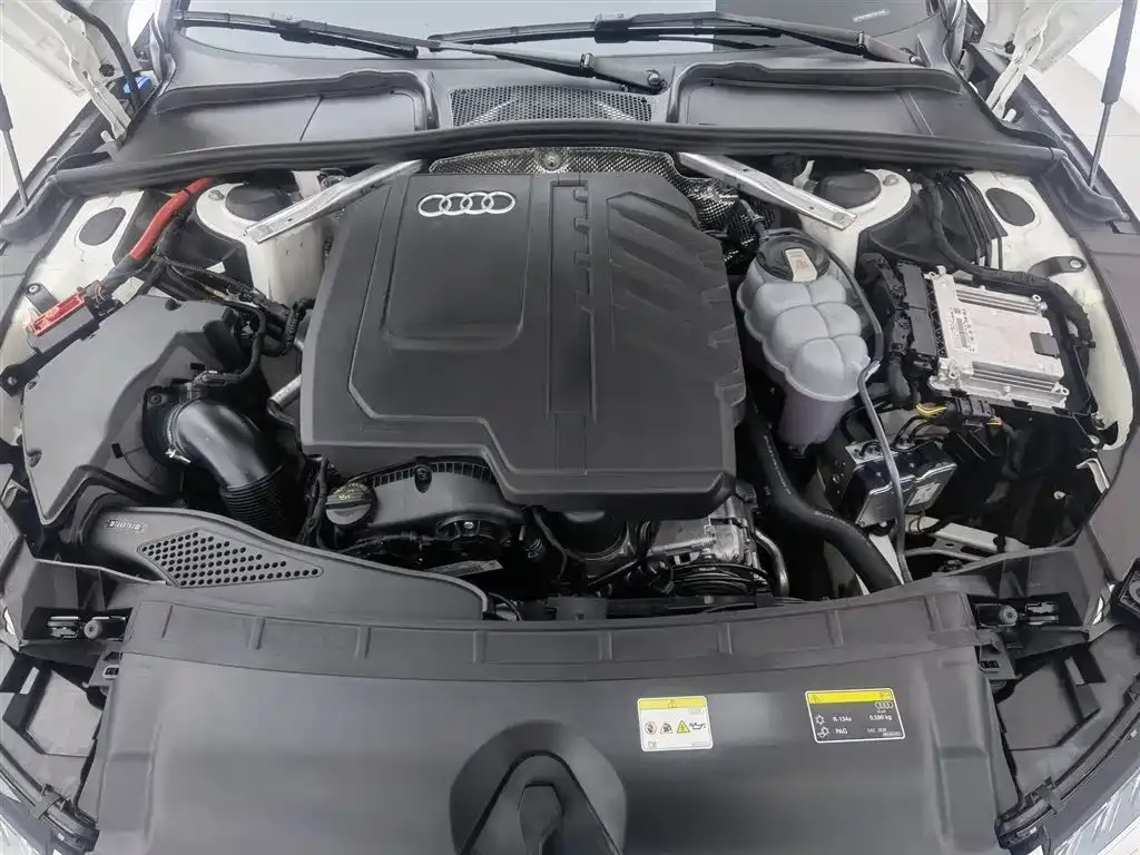 Audi A4L 2023 из CN, фото 8