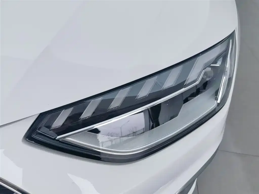 Audi A4L 2023 из CN, фото 3