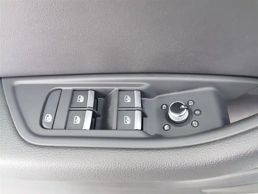 Audi A4L 2023 из CN, фото 9