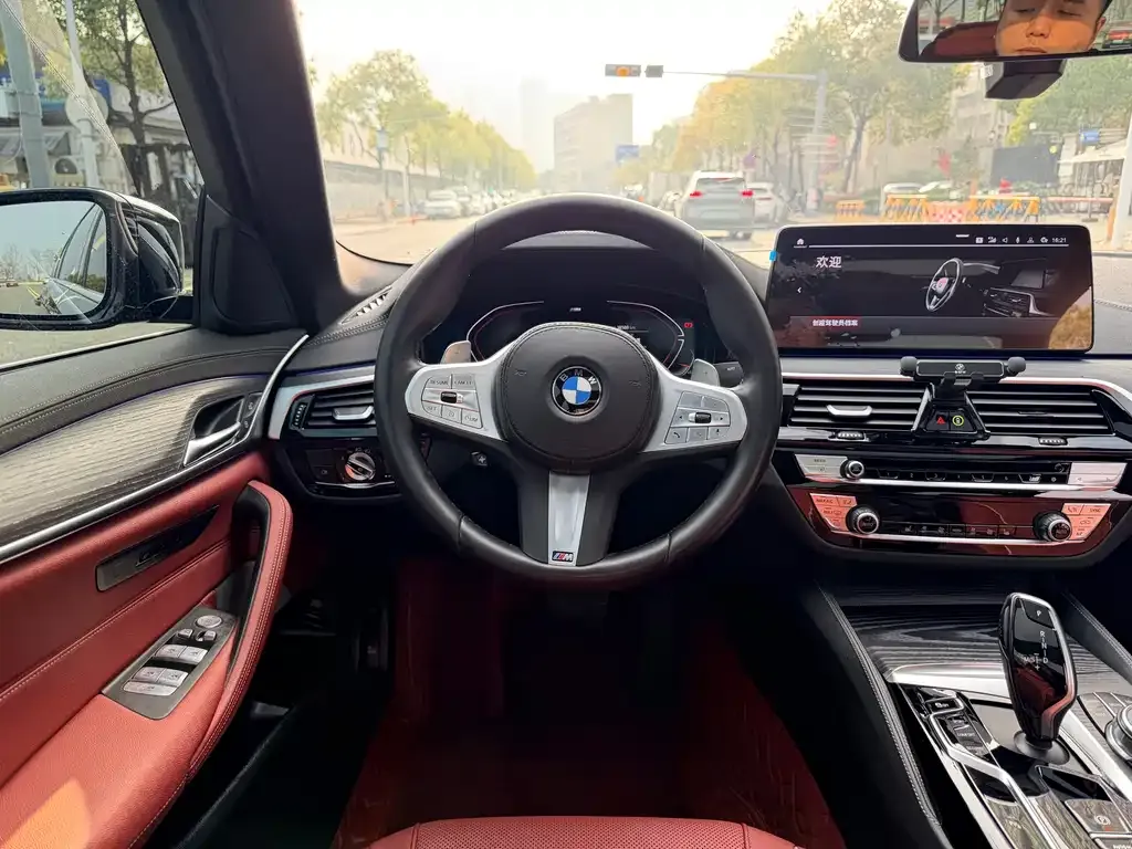 BMW 5 Series — фото 10