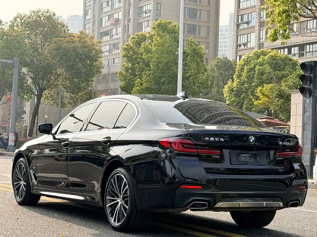 BMW 5 Series — фото 4
