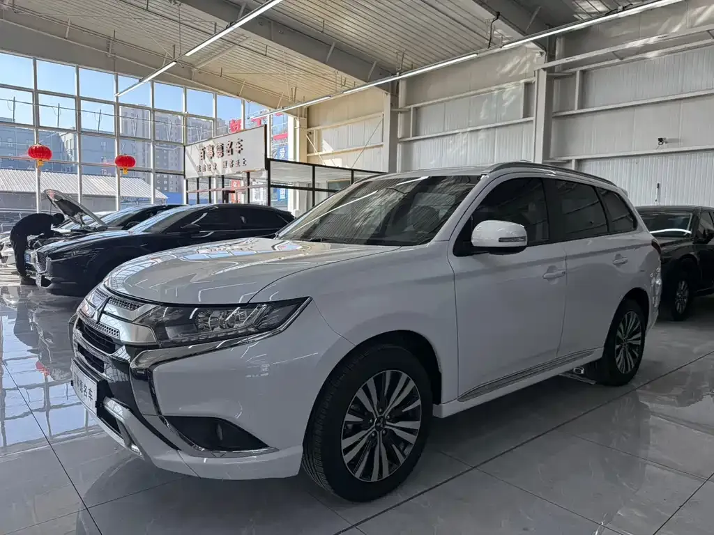 Mitsubishi Outlander 2021 из CN, фото 1