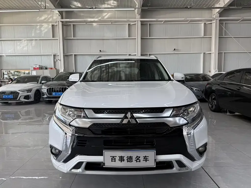 Mitsubishi Outlander 2021 из CN, фото 9
