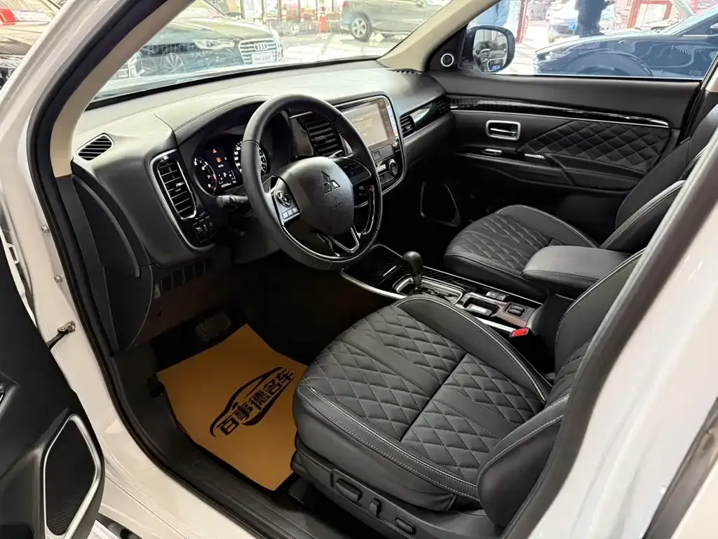 Mitsubishi Outlander 2021 из CN, фото 3