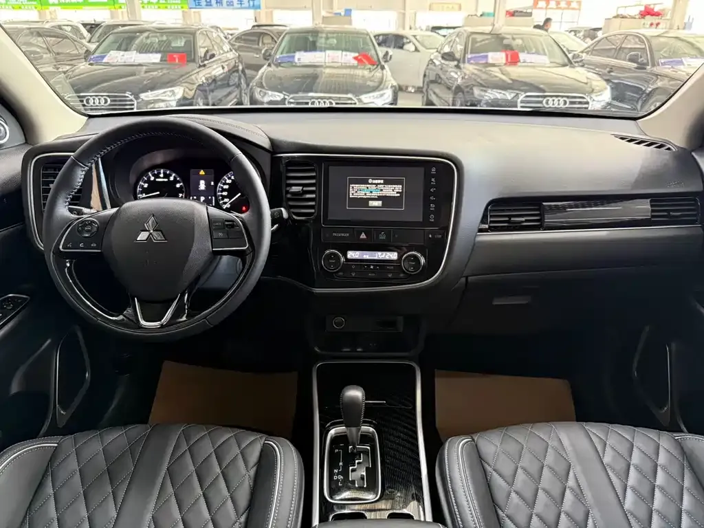 Mitsubishi Outlander 2021 из CN, фото 6