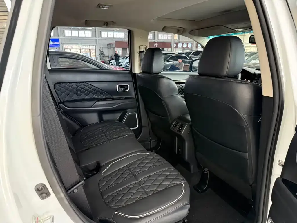 Mitsubishi Outlander 2021 из CN, фото 10
