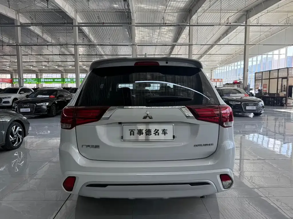 Mitsubishi Outlander 2021 из CN, фото 4
