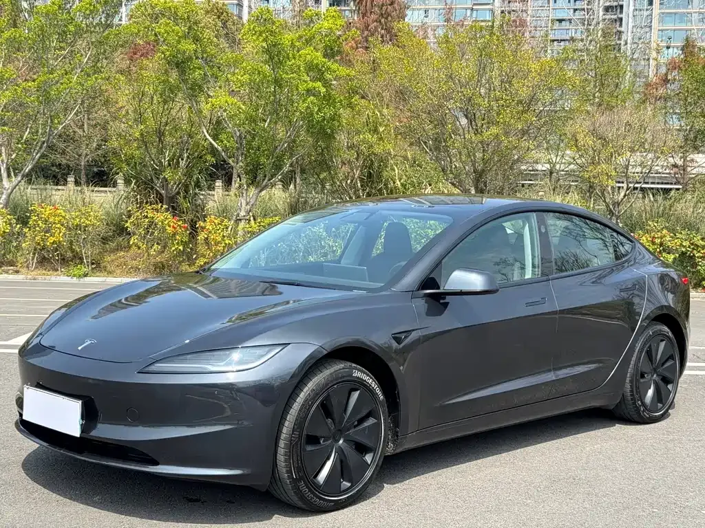Tesla Model 3 — фото 1