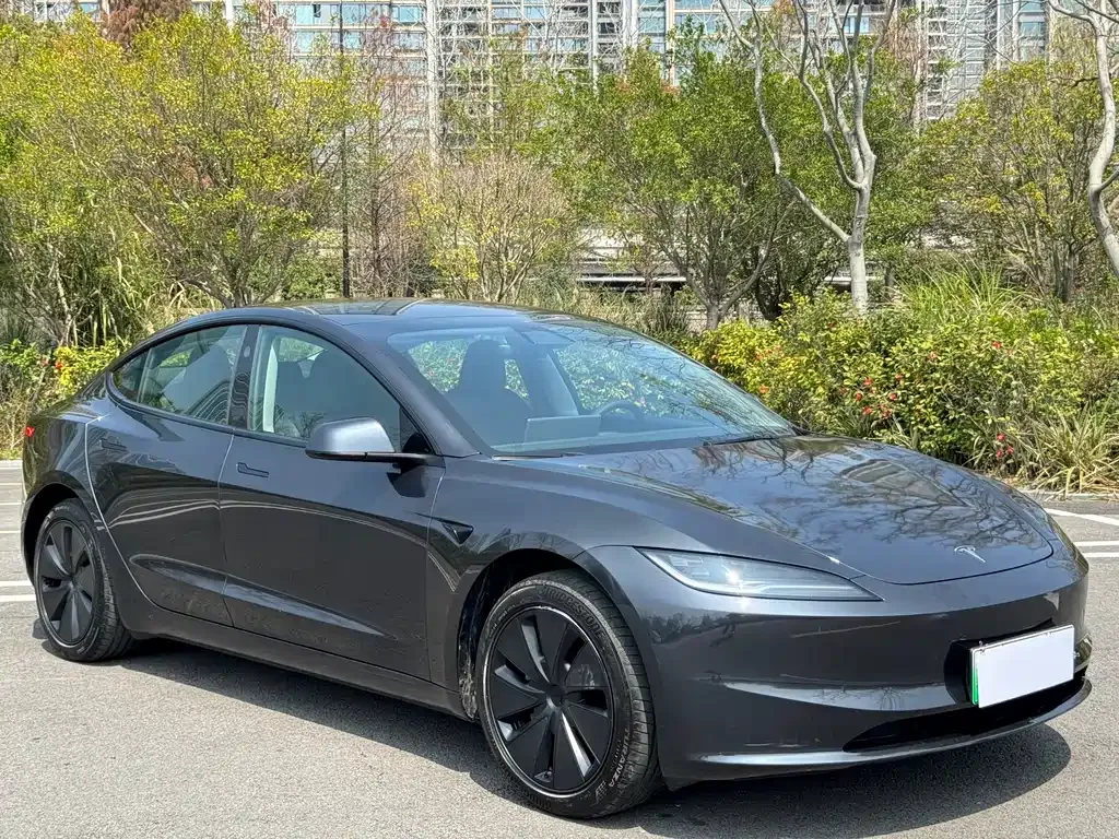 Tesla Model 3 — фото 10