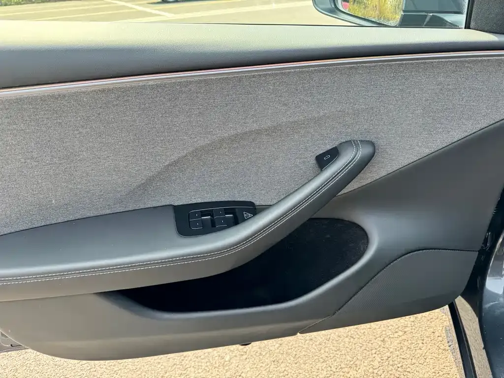 Tesla Model 3 — фото 8