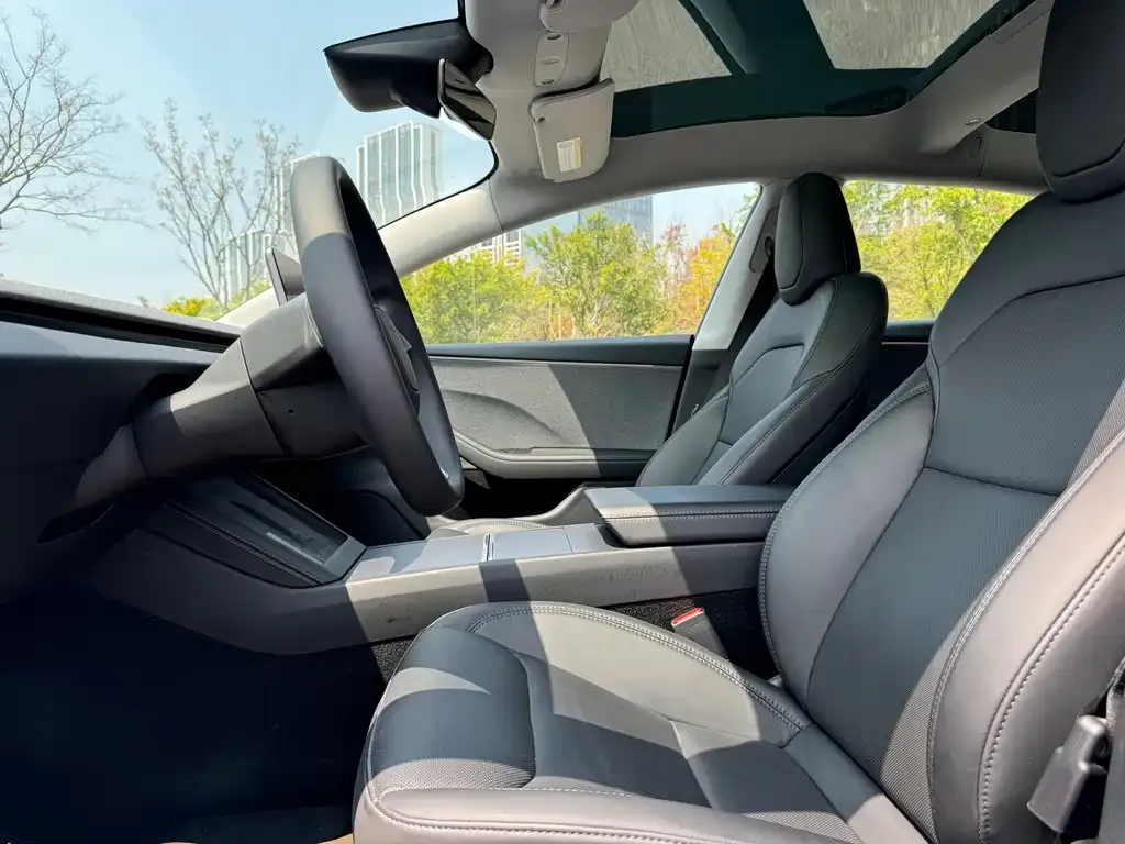 Tesla Model 3 — фото 4