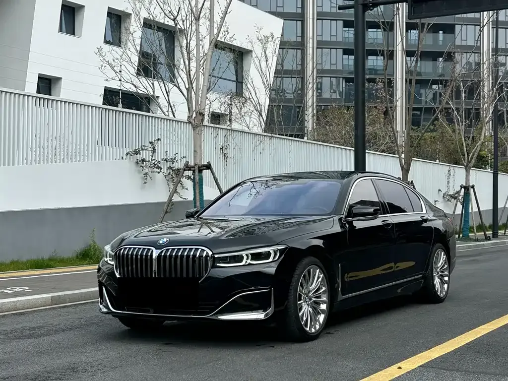 BMW 7 Series — фото 1
