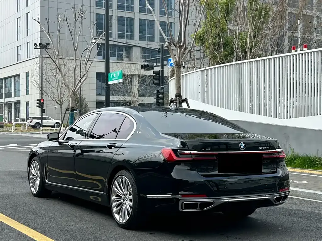 BMW 7 Series — фото 10