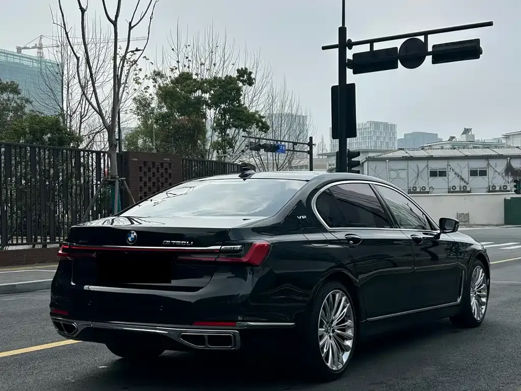 BMW 7 Series — фото 2